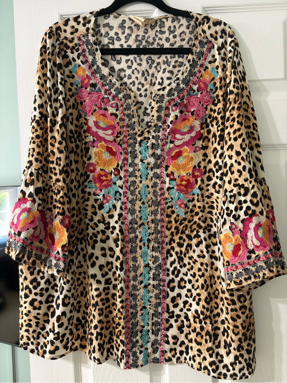 Savanna Jane Embroidered Leopard Boho Top Size 2X Like New - Picture 3 of 4